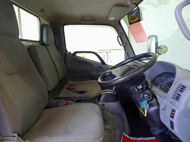 AC　PS　PW　SRS　集中ドアロック　左右電格ミラー/ヒーター/電動角度調整　AMラジオ　バックモニター　ドライブレコーダー　ターボ　フォグランプ|トヨタ ダイナ LDF-KDY231(2WD)の写真6