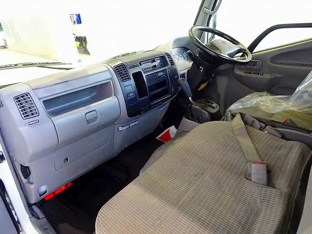 AC　PS　PW　SRS　集中ドアロック　左右電格ミラー/ヒーター/電動角度調整　AMラジオ　バックモニター　ドライブレコーダー　ターボ　フォグランプ|トヨタ ダイナ LDF-KDY231(2WD)の写真7