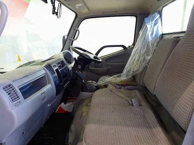 AC　PS　PW　SRS　集中ドアロック　左右電格ミラー/ヒーター/電動角度調整　AMラジオ　バックモニター　ドライブレコーダー　ターボ　フォグランプ|トヨタ ダイナ LDF-KDY231(2WD)の写真8