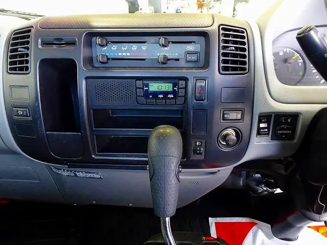 AC　PS　PW　SRS　集中ドアロック　左右電格ミラー/ヒーター/電動角度調整　AMラジオ　バックモニター　ドライブレコーダー　ターボ　フォグランプ|トヨタ ダイナ LDF-KDY231(2WD)の写真10