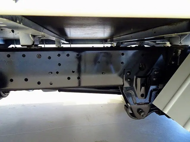 シャーシは 錆止め/マフラー塗装 仕上げに力を入れています。|トヨタ ダイナ LDF-KDY231(2WD)の写真38