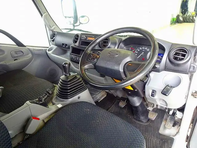 日野 デュトロ 2KG-XZU675M(4WD)の写真5