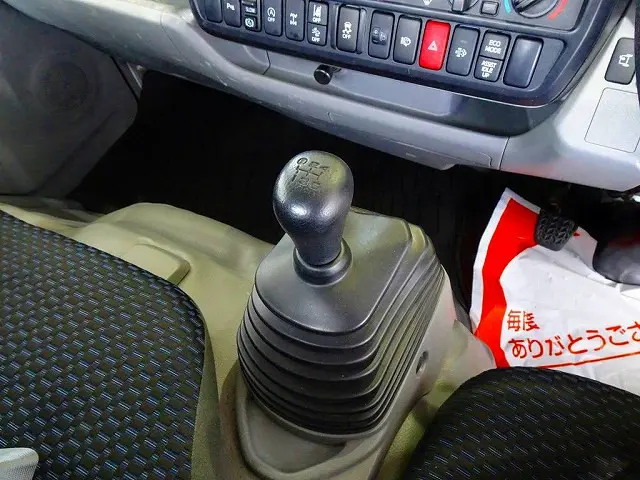 フロア5MT|日野 デュトロ 2KG-XZU675M(4WD)の写真17
