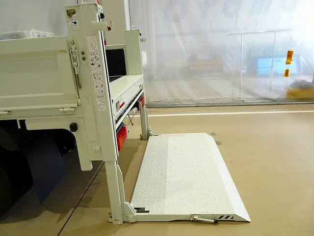 垂直パワーゲート 600kg 極東開発/V601B-1MKT2 長:85cm/有効長:75cm 幅:157cm 左右リア支柱PGスイッチ|日野 デュトロ 2KG-XZU675M(4WD)の写真33