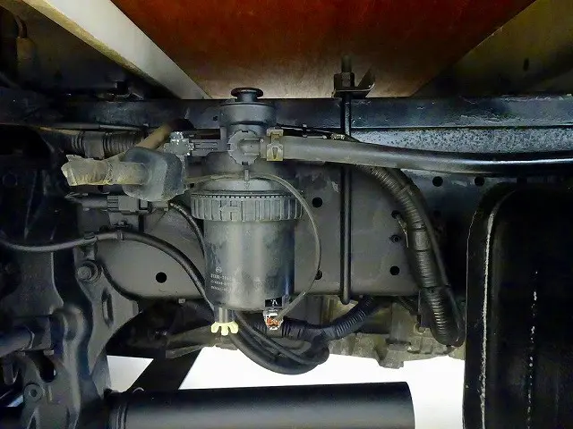 シャーシは 錆止め/マフラー塗装 仕上げに力を入れています。|日野 デュトロ 2KG-XZU675M(4WD)の写真40
