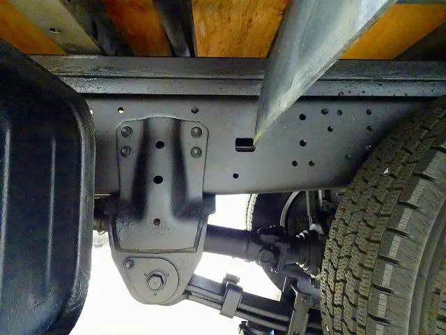 シャーシは 錆止め/マフラー塗装 仕上げに力を入れています。|日野 デュトロ 2KG-XZU675M(4WD)の写真42