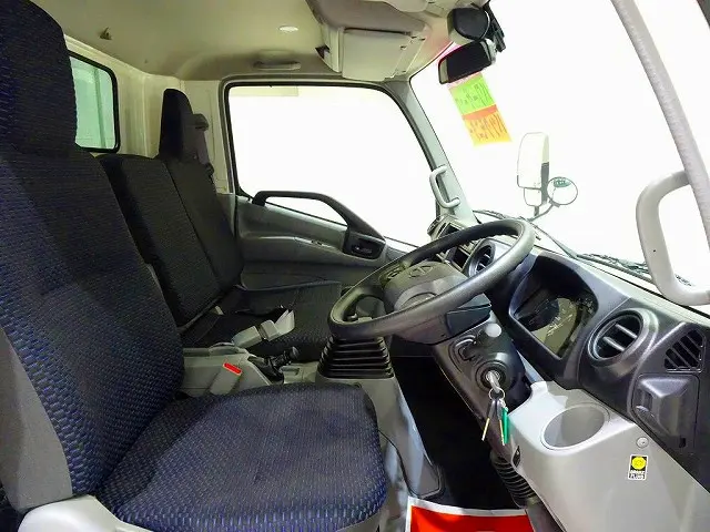 車線逸脱警報装置　PCS　アイドリングストップ　フォグランプ　TRC　電動パーキングブレーキ　クリアランスソナー　室内LED灯　ハイルーフ　|日野 デュトロ 2KG-XZU720M(2WD)の写真6