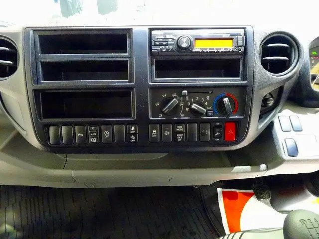 車線逸脱警報装置　PCS　アイドリングストップ　フォグランプ　TRC　電動パーキングブレーキ　クリアランスソナー　室内LED灯　ハイルーフ　|日野 デュトロ 2KG-XZU720M(2WD)の写真10