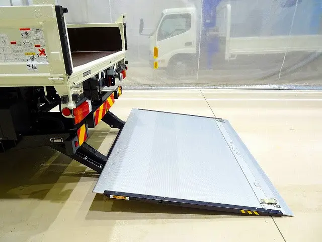 マルチパワーゲート　1,000kg　新明和/RAM10-1475N　長：156cm　幅：213cm　左シャシリアPGスイッチコード/リモコン|日野 デュトロ 2KG-XZU720M(2WD)の写真32