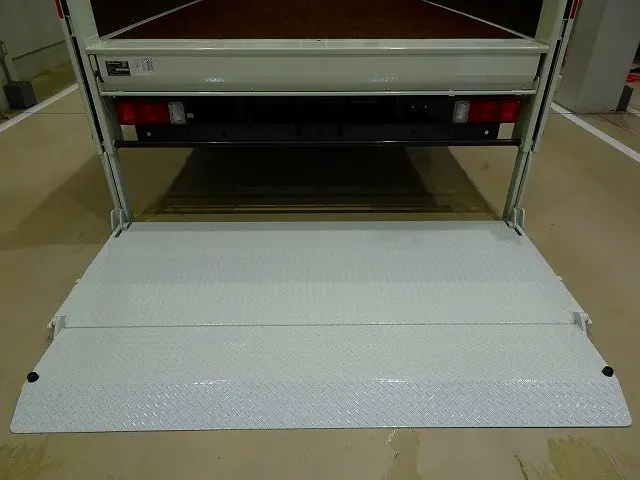 2段折れ式垂直パワーゲート　600kg　新明和/RE06-1134　長：120cm/有効長：107cm　幅：207cm/有効幅：194cm　左リア支柱PGスイッチ|日野 デュトロ 2PG-XZU720M(2WD)の写真31