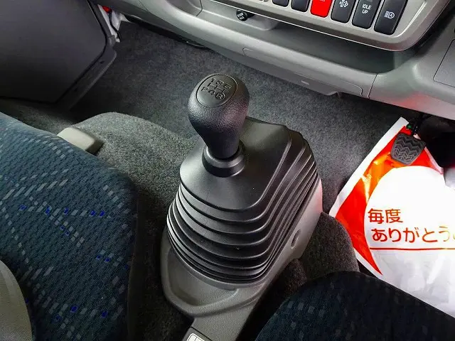 フロア5MT|トヨタ ダイナ 2PG-GDY281(4WD)の写真15