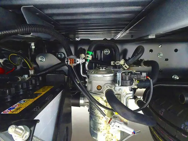 シャーシは 錆止め/マフラー塗装 仕上げに力を入れています。|トヨタ ダイナ 2PG-GDY281(4WD)の写真37