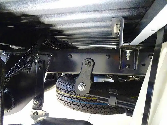 シャーシは 錆止め/マフラー塗装 仕上げに力を入れています。|トヨタ ダイナ 2PG-GDY281(4WD)の写真43