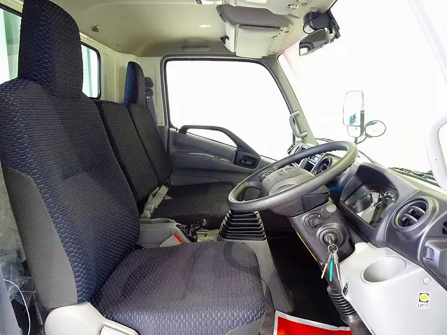 車線逸脱警報装置　PCS　アイドリングストップ　フォグランプ　TRC　電動パーキングブレーキ　クリアランスソナー　室内LED灯　ハイルーフ|日野 デュトロ 2KG-XZU712M(2WD)の写真6