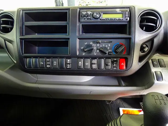 車線逸脱警報装置　PCS　アイドリングストップ　フォグランプ　TRC　電動パーキングブレーキ　クリアランスソナー　室内LED灯　ハイルーフ|日野 デュトロ 2KG-XZU712M(2WD)の写真10