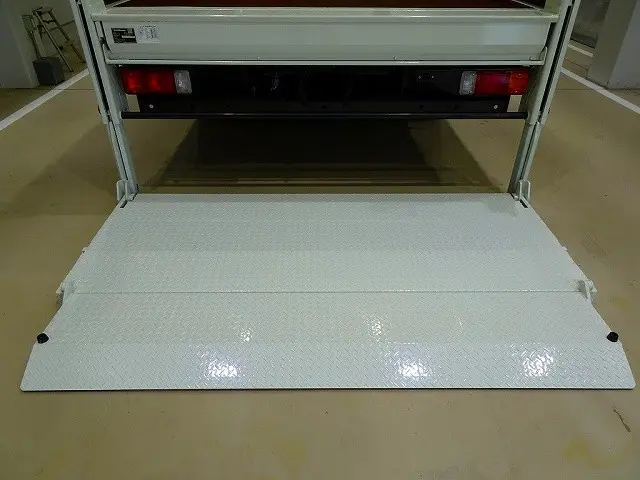 2段折れ式垂直パワーゲート　600kg　新明和/RE06-1134　長：120cm/有効長：107cm　幅：207cm/有効幅：193cm　左リア支柱PGスイッチ|日野 デュトロ 2KG-XZU712M(2WD)の写真31