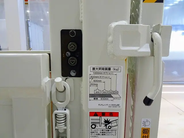 2段折れ式垂直パワーゲート　600kg　新明和/RE06-1134　長：120cm/有効長：107cm　幅：207cm/有効幅：193cm　左リア支柱PGスイッチ|日野 デュトロ 2KG-XZU712M(2WD)の写真33