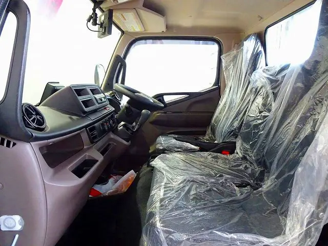 車線逸脱警報装置　衝突被害軽減ブレーキ　アイドリングストップ　フォグランプ　トラクションコントロール|三菱 キャンター 2RG-FBAV0(2WD)の写真8