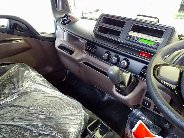 AC　PS　PW　SRS　ABS　キーフリー　左電格ミラー　AM/FMラジオ　バックモニター　アドブルー　ターボ　排気ブレーキ　インパネ5MT|三菱 キャンター 2RG-FBAV0(2WD)の写真9