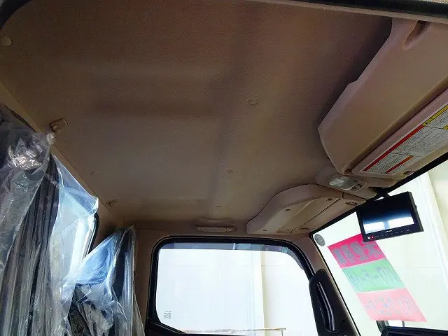 三菱 キャンター 2RG-FBAV0(2WD)の写真13