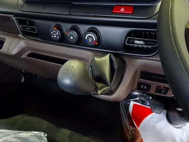 インパネ5MT|三菱 キャンター 2RG-FBAV0(2WD)の写真14