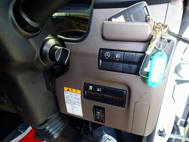 三菱 キャンター 2RG-FBAV0(2WD)の写真17