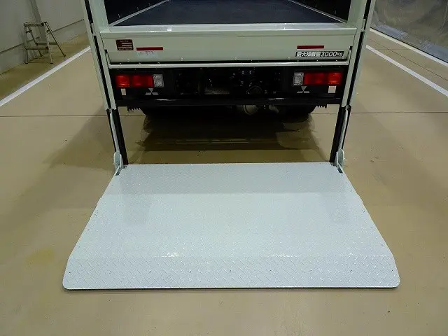 荷台内寸：309×161×38　三方開　垂直パワーゲート　600kg　極東開発/V602C-4MKT2　長：102cm/有効長：89cm　幅：158cm　左リア支柱PGスイッチ|三菱 キャンター 2RG-FBAV0(2WD)の写真30