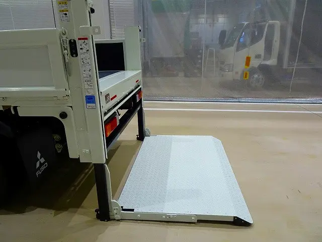 荷台内寸：309×161×38　三方開　垂直パワーゲート　600kg　極東開発/V602C-4MKT2　長：102cm/有効長：89cm　幅：158cm　左リア支柱PGスイッチ|三菱 キャンター 2RG-FBAV0(2WD)の写真31