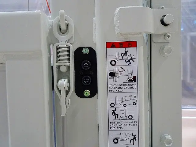 荷台内寸：309×161×38　三方開　垂直パワーゲート　600kg　極東開発/V602C-4MKT2　長：102cm/有効長：89cm　幅：158cm　左リア支柱PGスイッチ|三菱 キャンター 2RG-FBAV0(2WD)の写真32