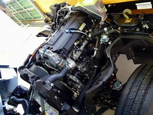 エンジンルーム|三菱 キャンター 2RG-FBAV0(2WD)の写真36