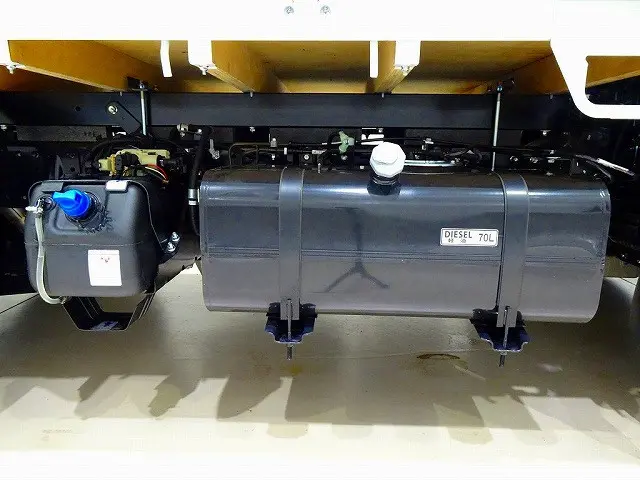 アドブルー　燃料タンク70L|三菱 キャンター 2RG-FBAV0(2WD)の写真42