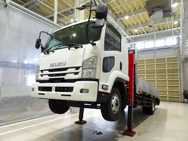 いすゞ フォワード 2RG-FSR90S2(2WD)の写真1