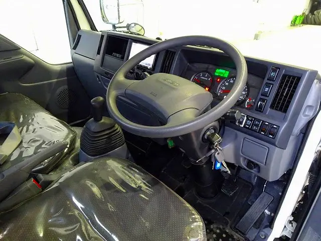 いすゞ エルフ 2RG-NKR88A(2WD)の写真5