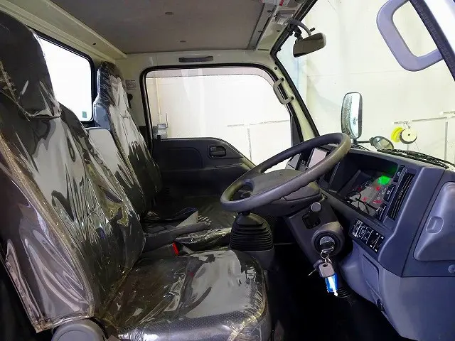 いすゞ エルフ 2RG-NKR88A(2WD)の写真6