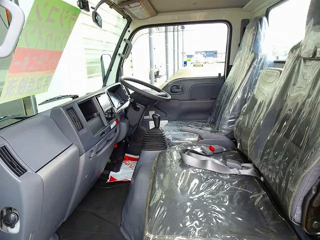 アドブルー　ターボ　排気ブレーキ　坂道発進補助装置　フォグランプ　トラクションコントロール　ビニールシートカバー|いすゞ エルフ 2RG-NKR88A(2WD)の写真8