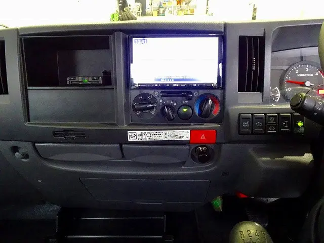 いすゞ エルフ 2RG-NKR88A(2WD)の写真10