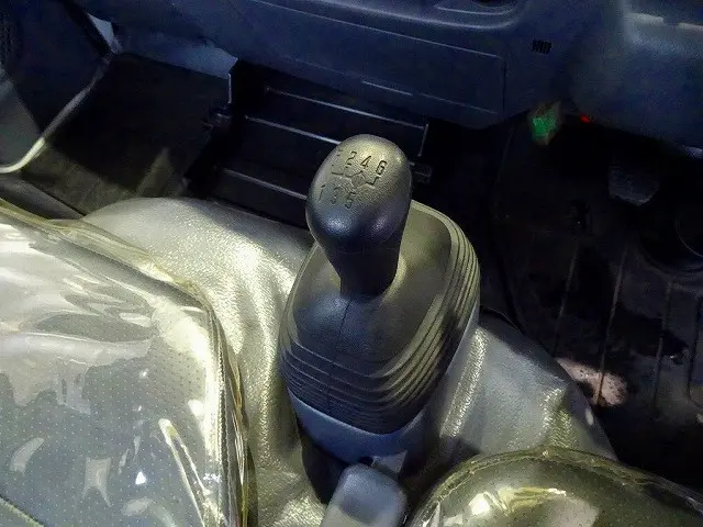 いすゞ エルフ 2RG-NKR88A(2WD)の写真16