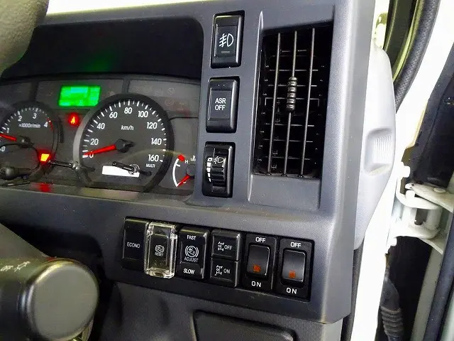 いすゞ エルフ 2RG-NKR88A(2WD)の写真18