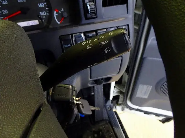 いすゞ エルフ 2RG-NKR88A(2WD)の写真20