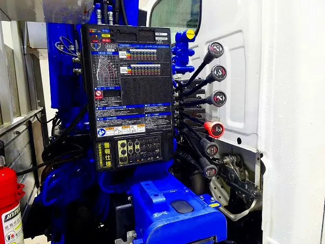 いすゞ エルフ 2RG-NKR88A(2WD)の写真29