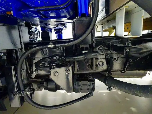 シャーシは 錆止め/マフラー塗装 仕上げに力を入れています。|いすゞ エルフ 2RG-NKR88A(2WD)の写真40