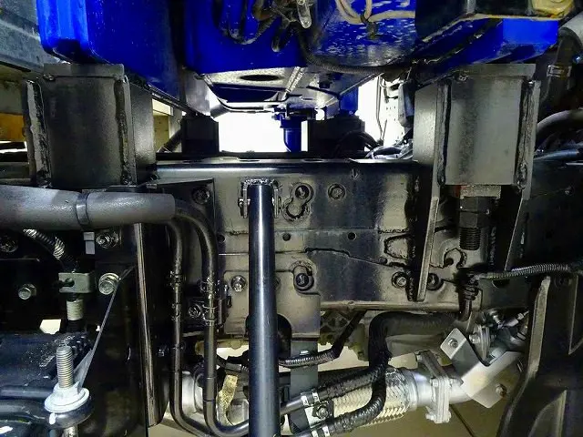 シャーシは 錆止め/マフラー塗装 仕上げに力を入れています。|いすゞ エルフ 2RG-NKR88A(2WD)の写真46