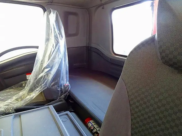 3人乗り ベッド付 室内蛍光灯 消火器1個|いすゞ フォワード 2RG-FRR90S2(2WD)の写真10