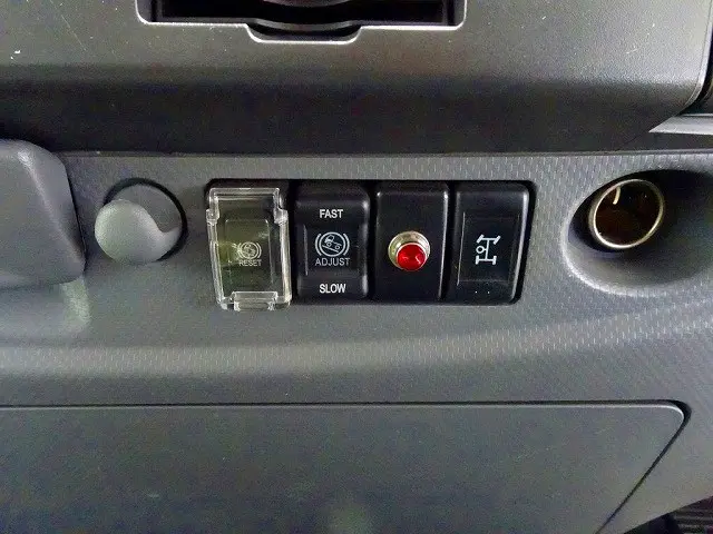 いすゞ フォワード 2RG-FRR90S2(2WD)の写真13