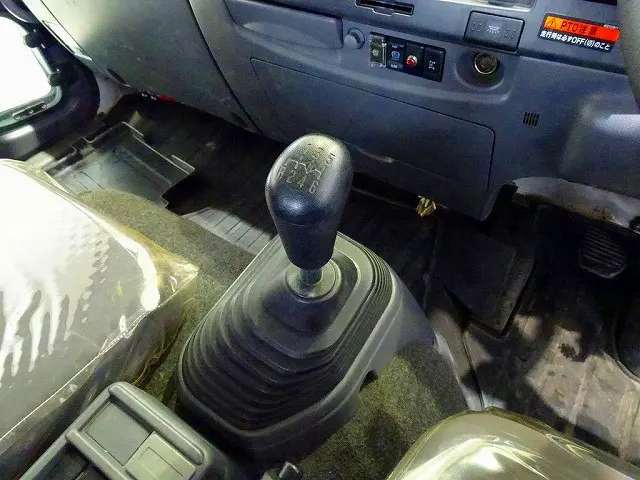 いすゞ フォワード 2RG-FRR90S2(2WD)の写真17