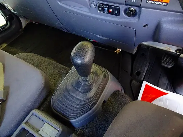 フロア6MT|いすゞ フォワード 2RG-FRR90S2(2WD)の写真17