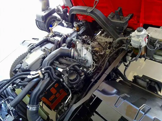 エンジンルーム|いすゞ フォワード 2RG-FRR90S2(2WD)の写真38