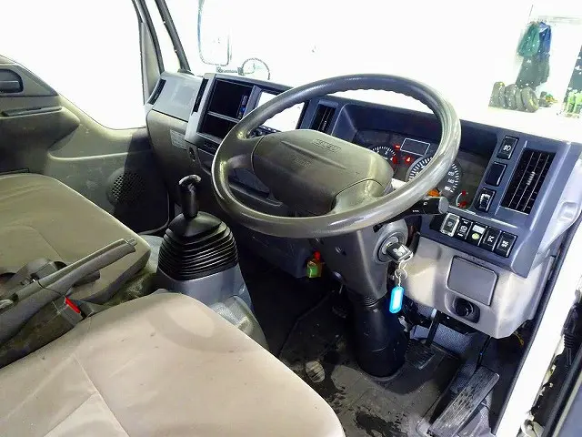 いすゞ エルフ TKG-NKR85R(2WD)の写真5