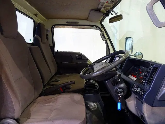 いすゞ エルフ TKG-NKR85R(2WD)の写真6