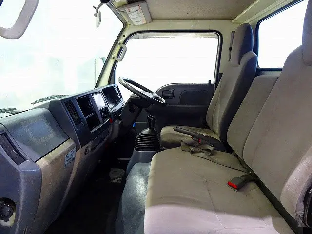 いすゞ エルフ TKG-NKR85R(2WD)の写真8